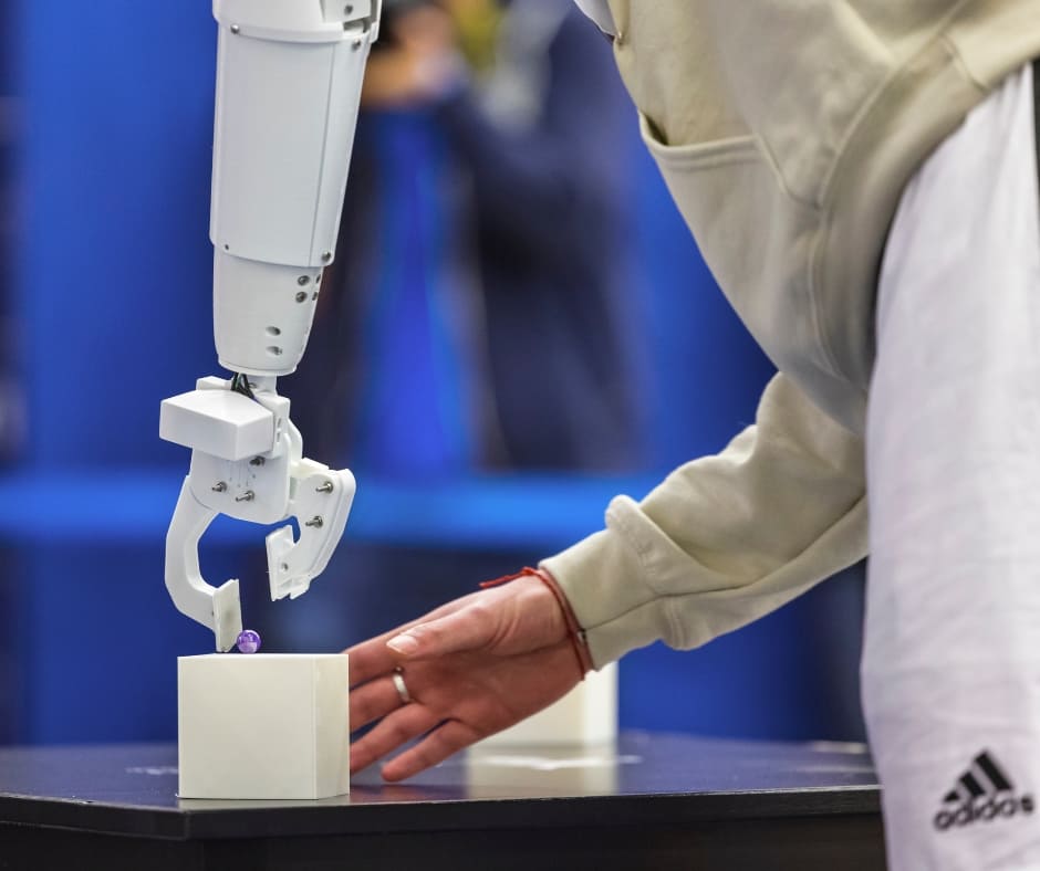 Arm2u Elmeq Competicion Ingenieria Biomedica
